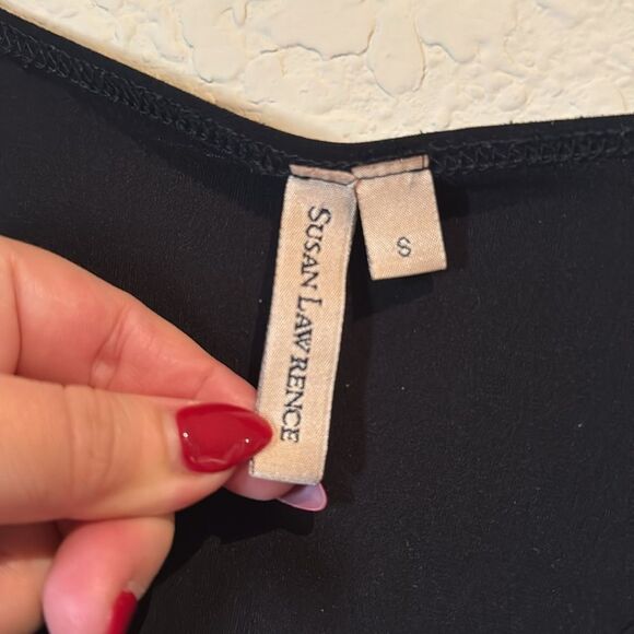 Simple black t shirt - Picture 3 of 3